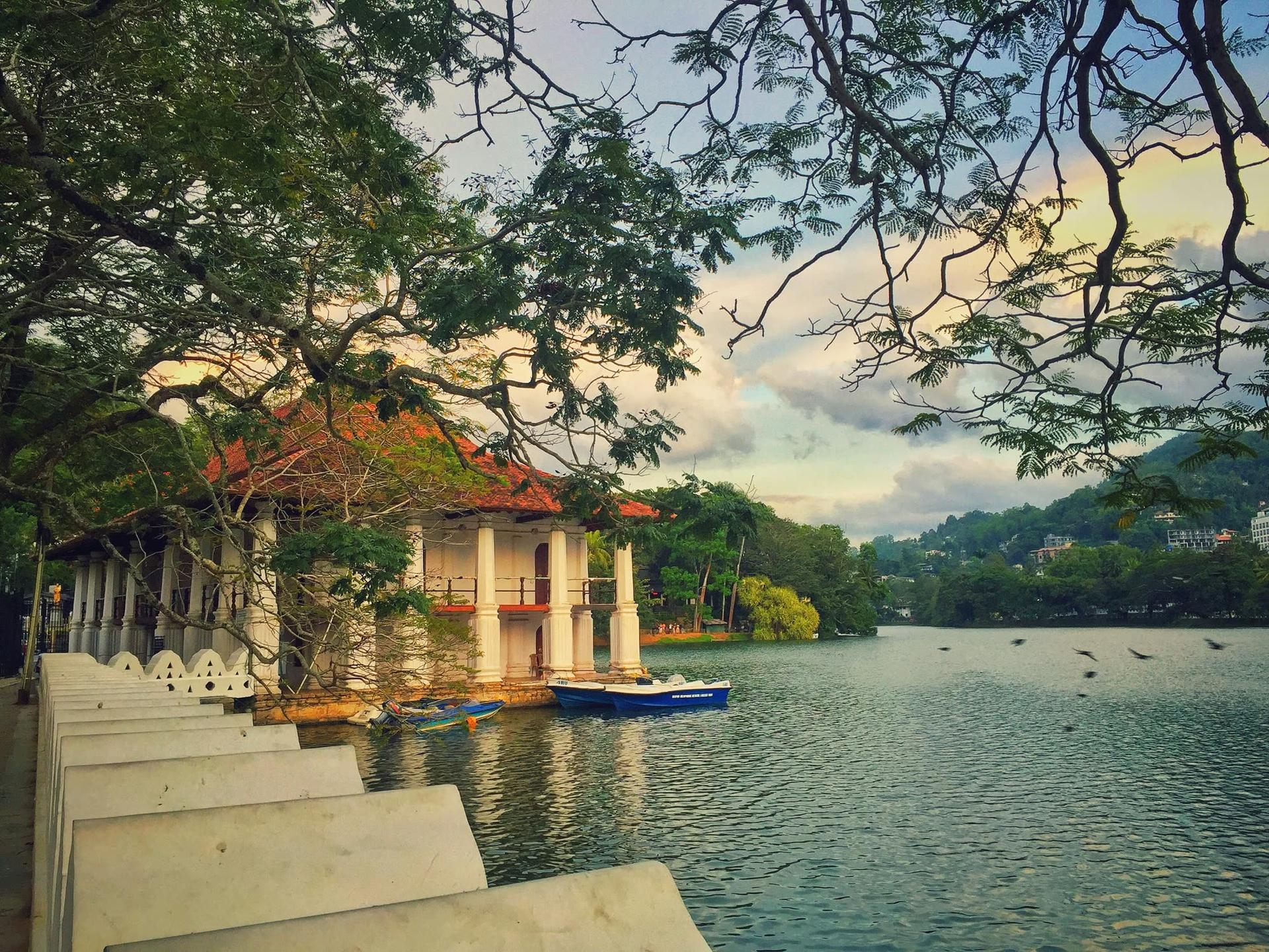 Kandy Lake Front of Temple of the Sacred Tooth Relic