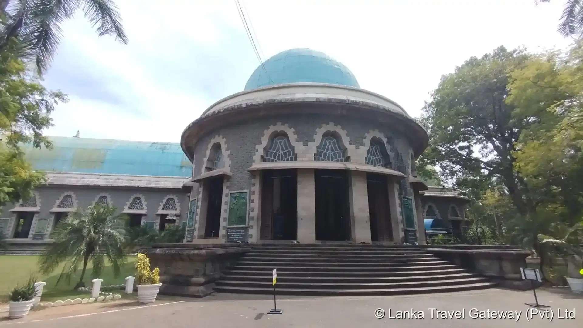 Side Chapel with Domed Roof
