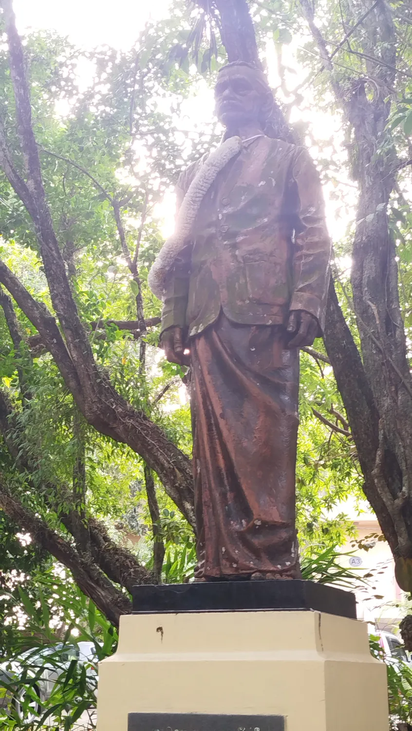 Bronze statue of Ayurveda Chakravarthi Pandith G. P. Wickramarachchi, founder of formal Ayurvedic education in Sri Lanka, on the Yakkala campus