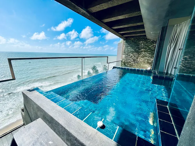 Luxury Honeymoon Suite