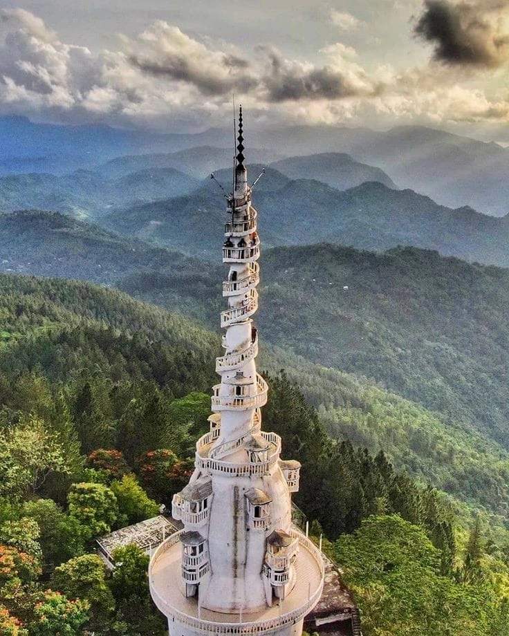 Ambuluwawa Tower - Kandy