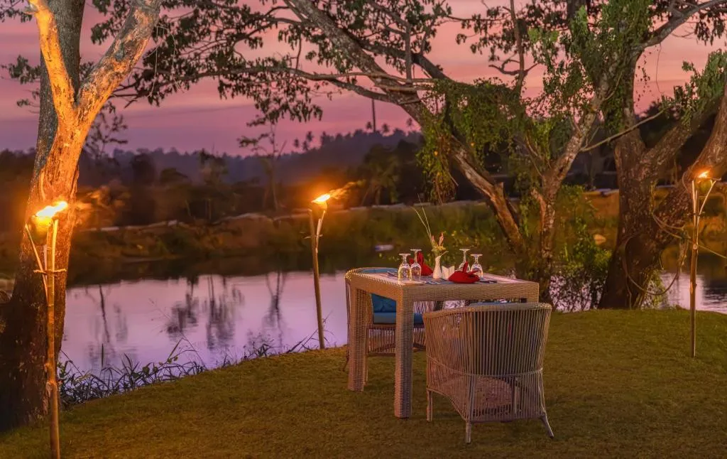 Romantic Lakeside Dining